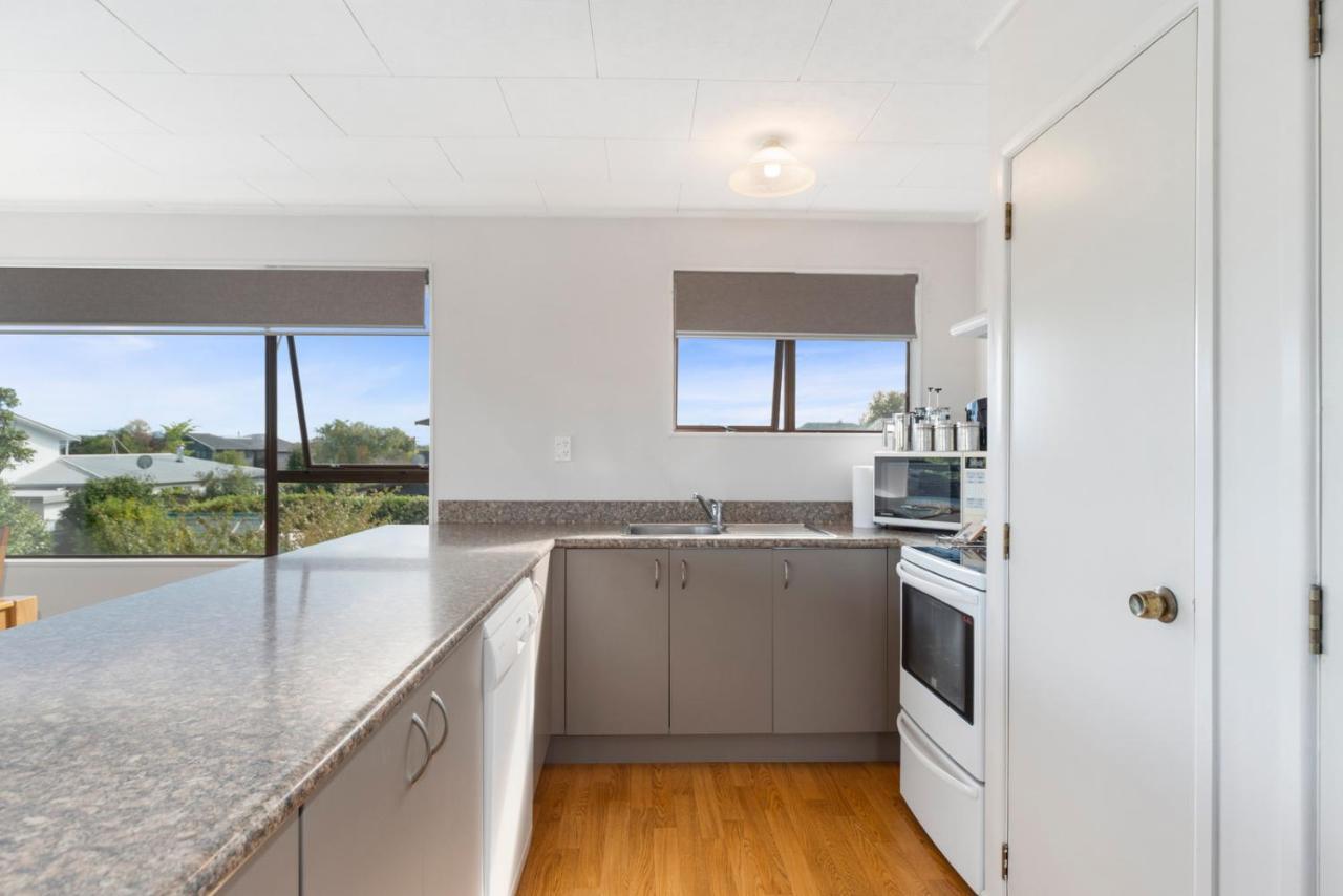 Rainbow Lake House - Lake Taupo Holiday Home Εξωτερικό φωτογραφία