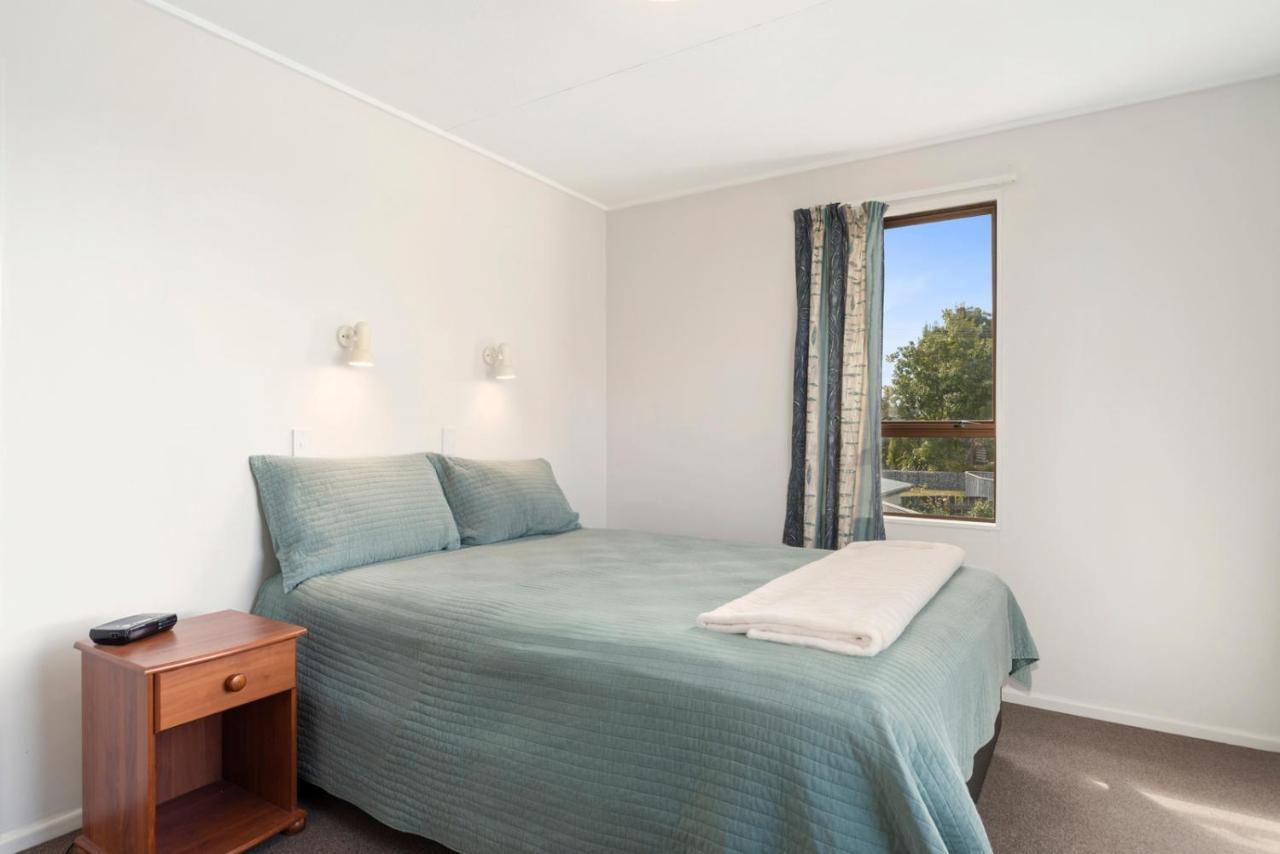 Rainbow Lake House - Lake Taupo Holiday Home Εξωτερικό φωτογραφία