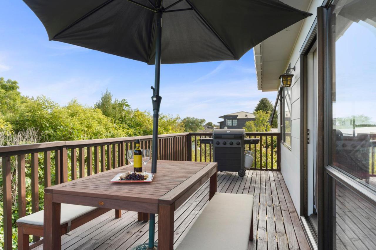 Rainbow Lake House - Lake Taupo Holiday Home Εξωτερικό φωτογραφία