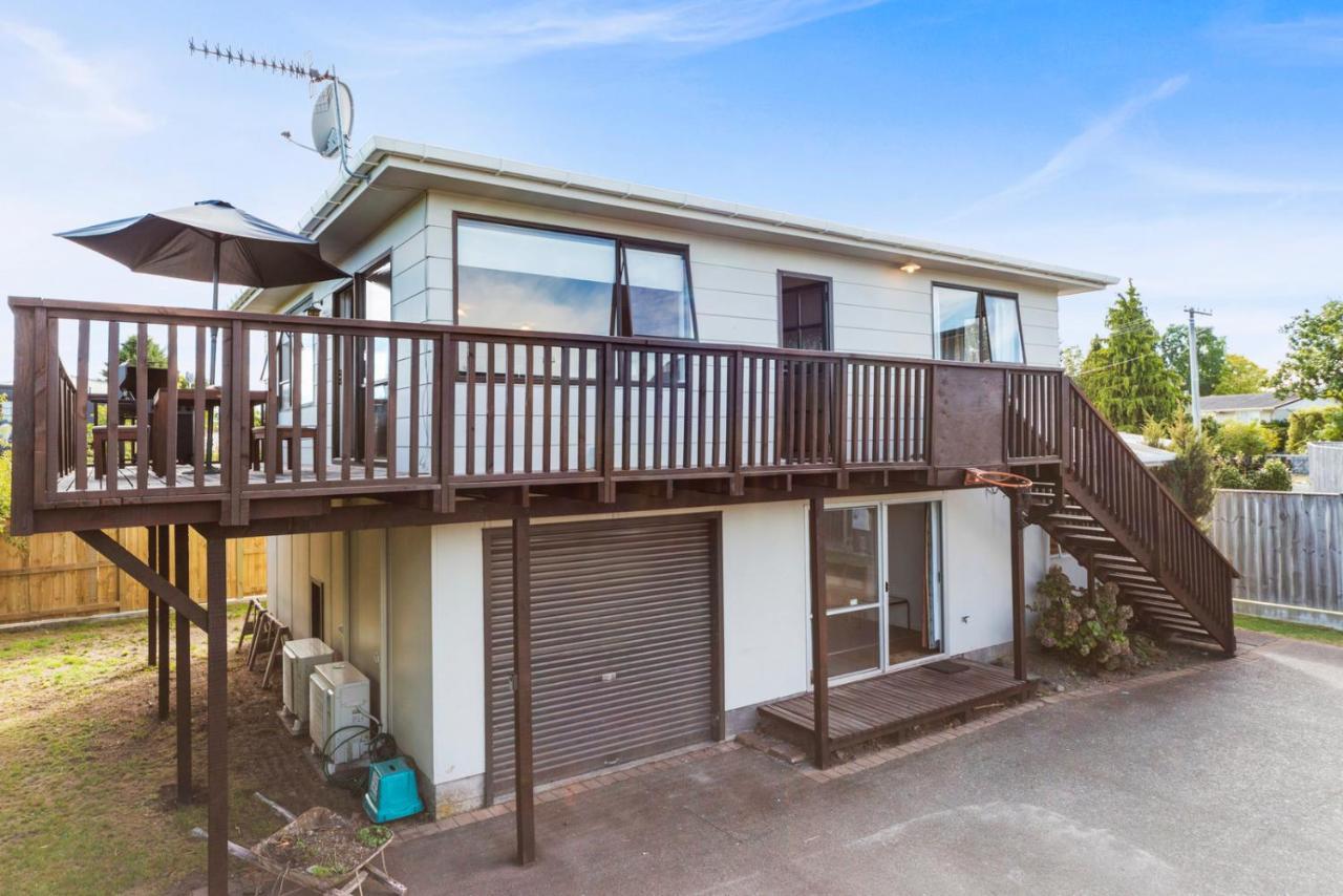 Rainbow Lake House - Lake Taupo Holiday Home Εξωτερικό φωτογραφία